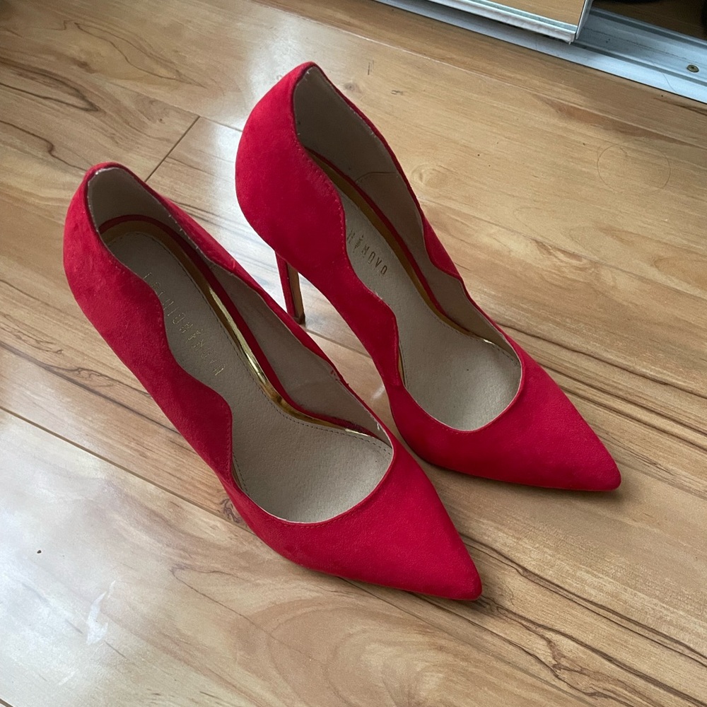 Red fashion nova pumps